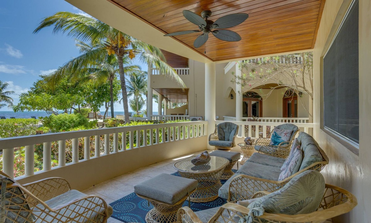 Placencia Villa | 2BR Beachfront Villa w/Pool, Sea View and Beach