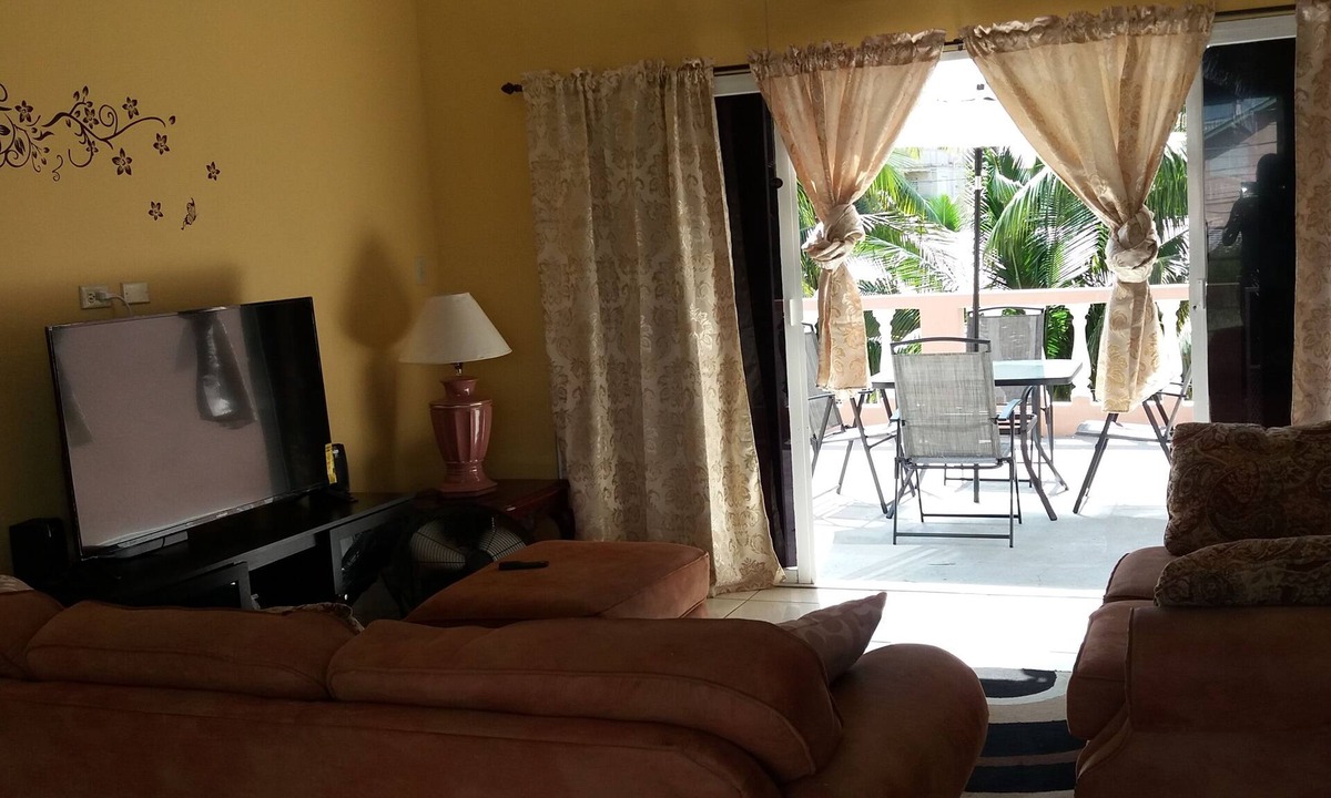 Belize City House | 3 BEDROOM 2 BATHROOM SPACIOUS VACATION HOME