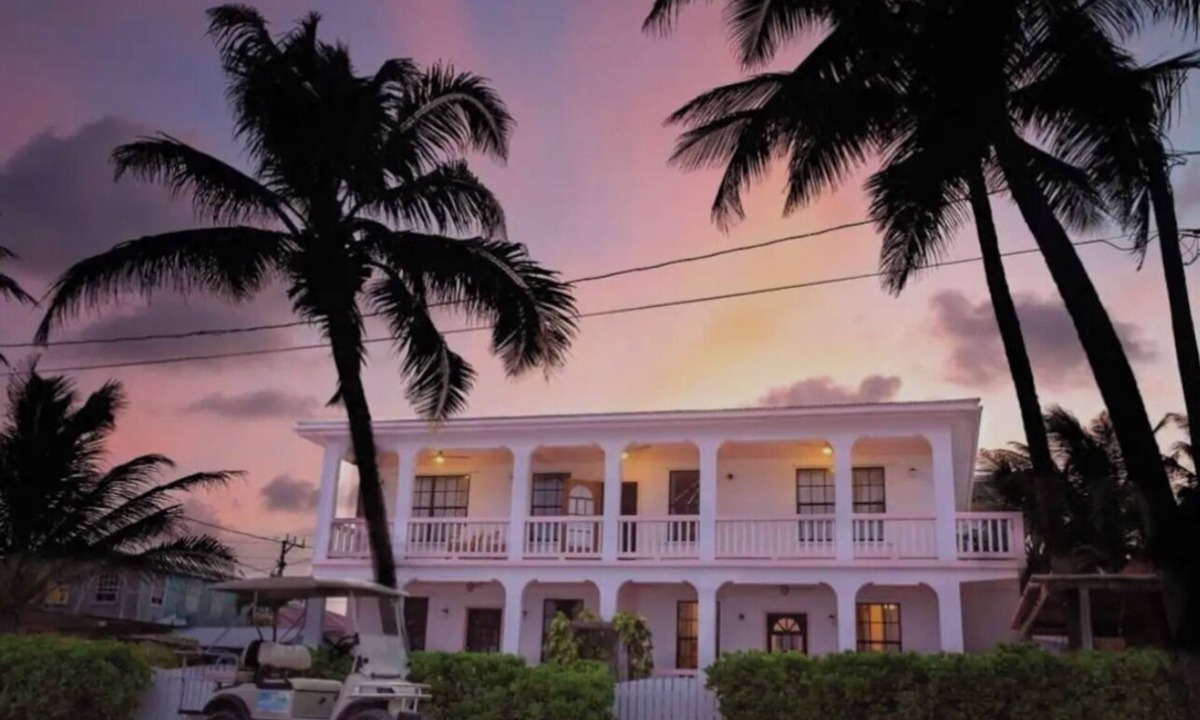 San Pedro House | 8 br/Ocean View/Pool/Walk to Centar of San Pedro