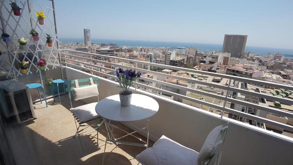 Ensanche Diputacion Apartment | Alicante View