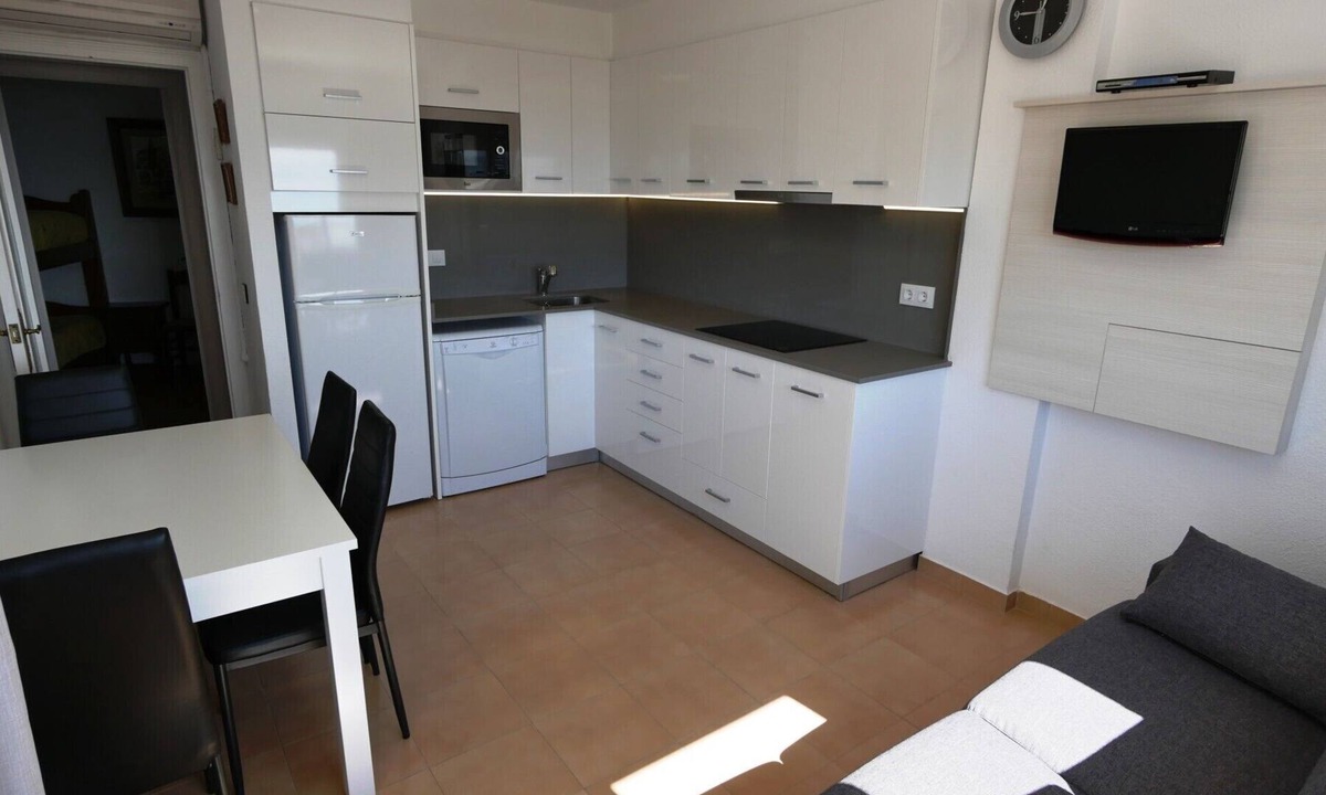 Santa Margarida Apartment | Amazing apartment on the seafront in Roses Inmosantos Oasis A1