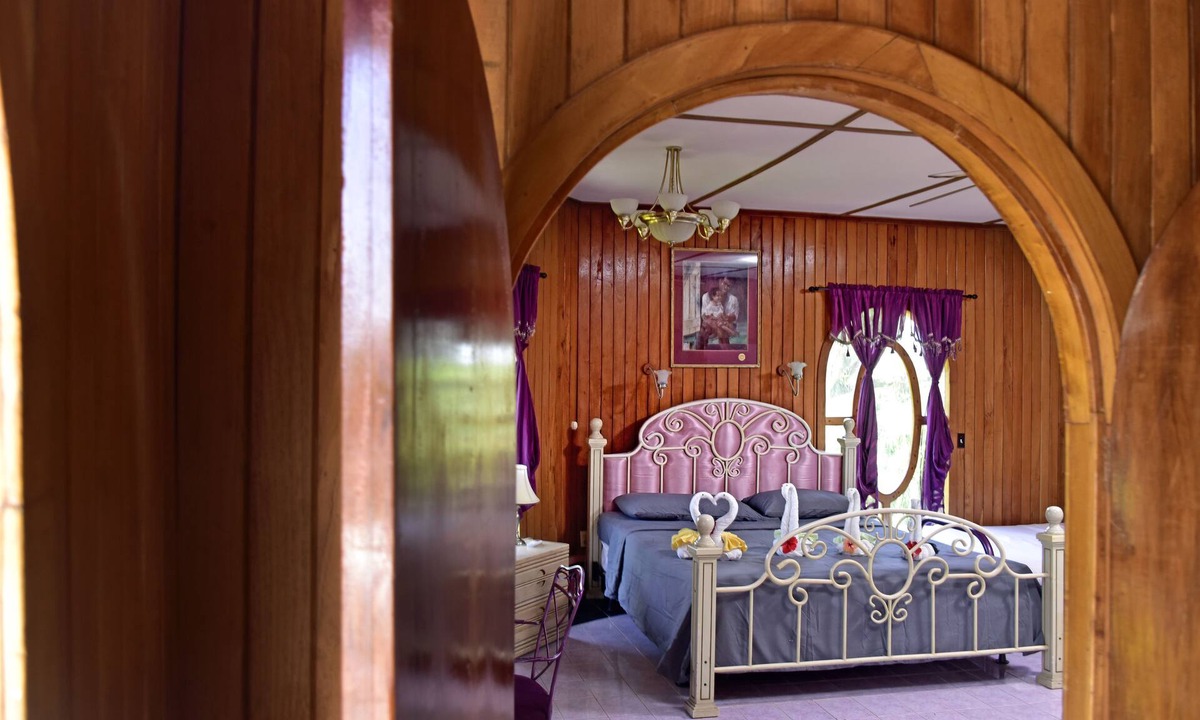 Armenia Cabin | Banana Bank Lodge