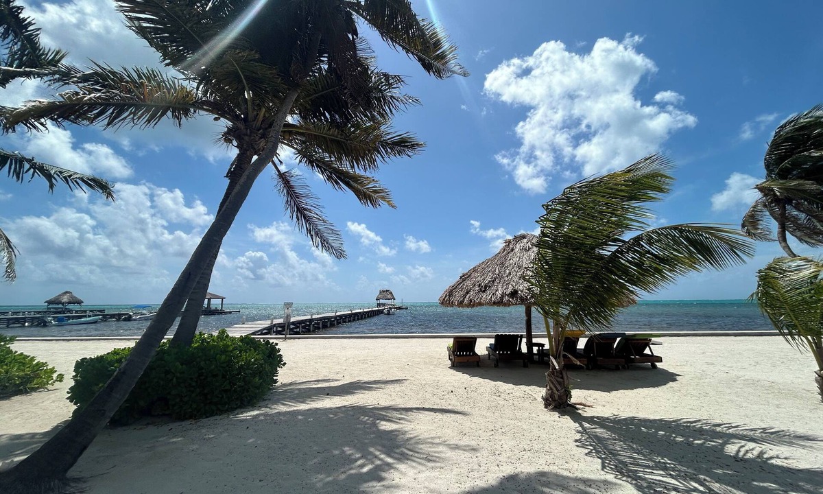 San Pedro Condo | Beachfront Oceanview 2BR/2BA Condo -Sleeps 6, Pool, South Ambergris Caye, Belize