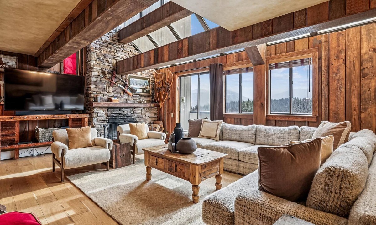 Peak 9 Condo | Beaver Run Peak 9 Penthouse: Ski in/out, Fireplace, Resort Amenities.
