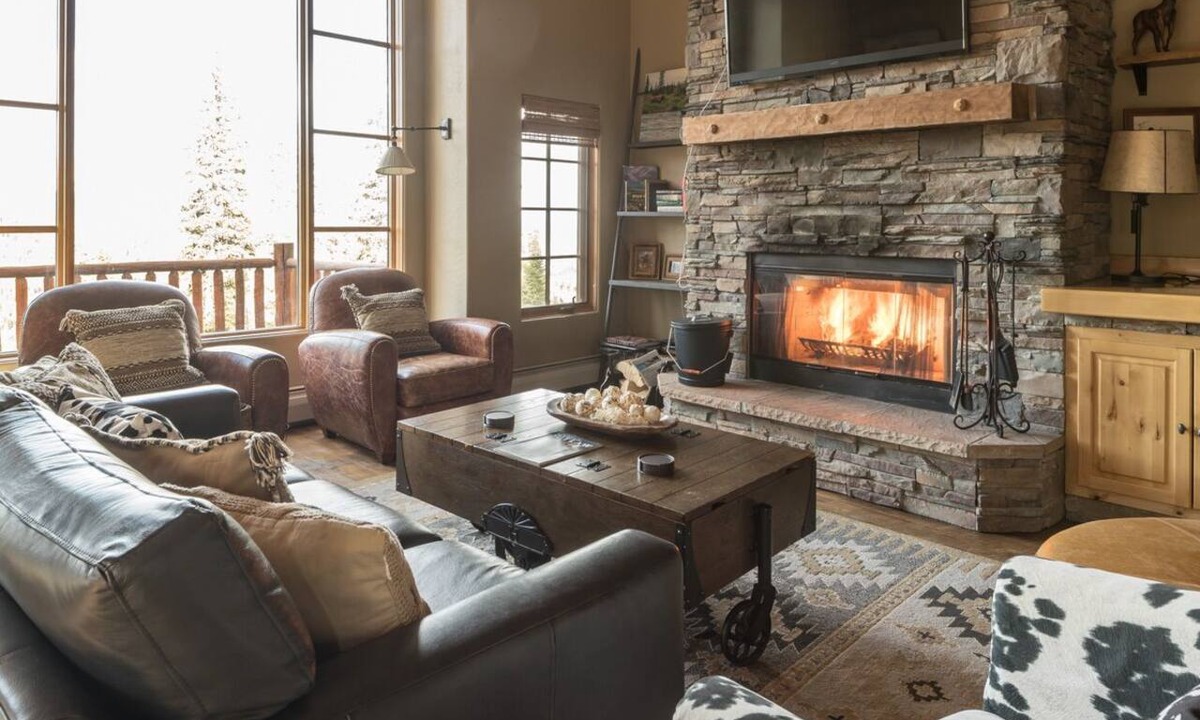 Big Sky House | Bootlegger Run Ski Access | Hot Tub