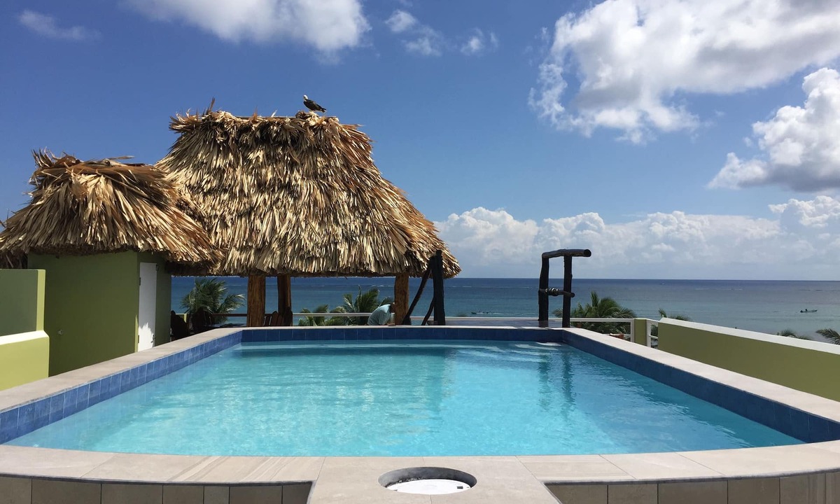 San Pedro Condo | Casa del Rai, Perfect location with Rooftop Pool!