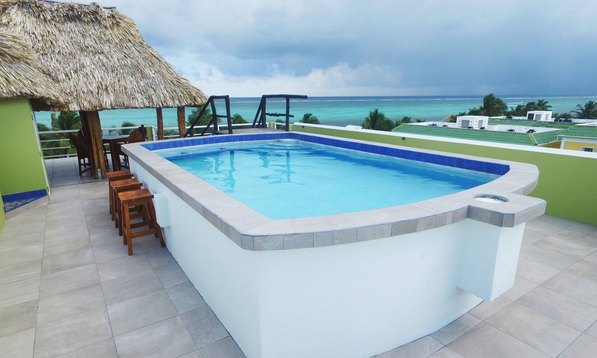 San Pedro House | Casa del Rai, Perfect location with Rooftop Pool!