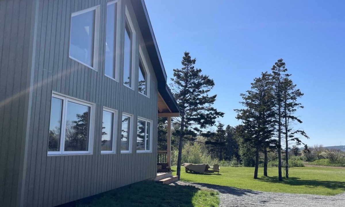 Cheticamp House | Chalet Gedouque, a tranquille retreat located on the Cabot Trail with waterfront views