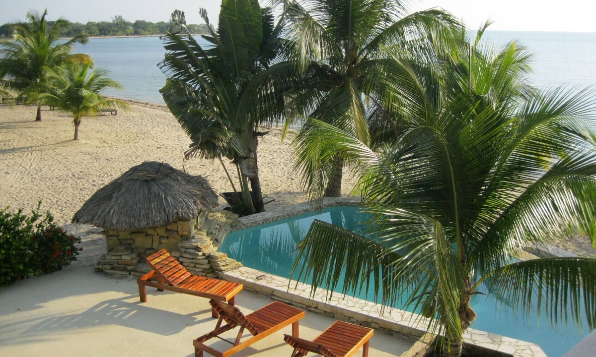 Placencia Villa | Charming 2BR Villa on the Beach w/Pool, 2nd Floor