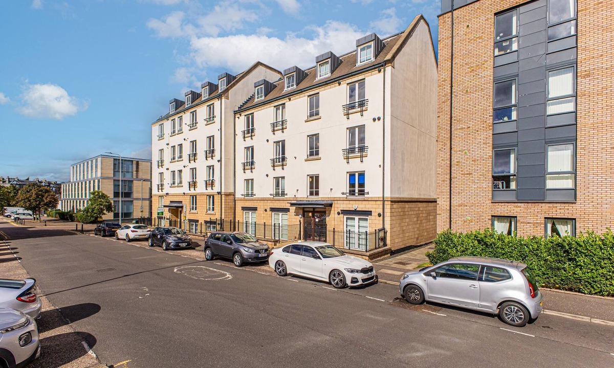 Leith Apartment | Charming spacious Edinburgh city centre flat