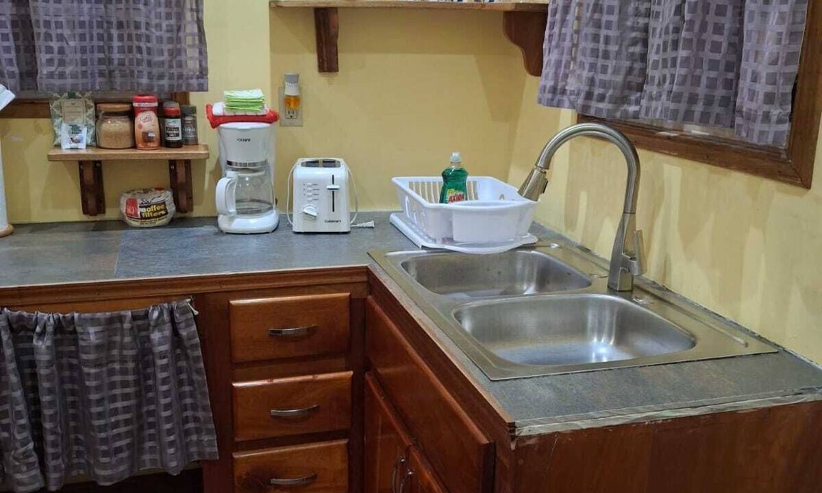Caye Caulker Cottage | Cozy 2-bedroom cottage in awesome Caye Caulker with AC