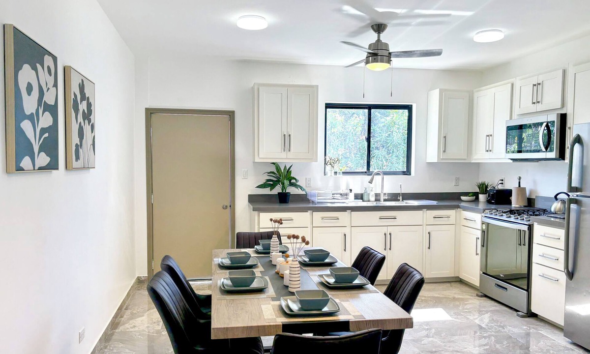 Fort George Apartment | Downtown 1 or 2 Bedroom Stay - Walk to Ferry