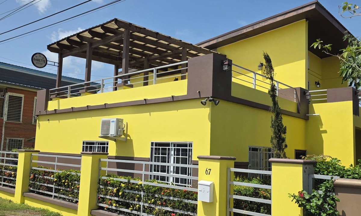 San Ignacio House | Downtown Haven, Modern Comfort Cozy Luxury Home.