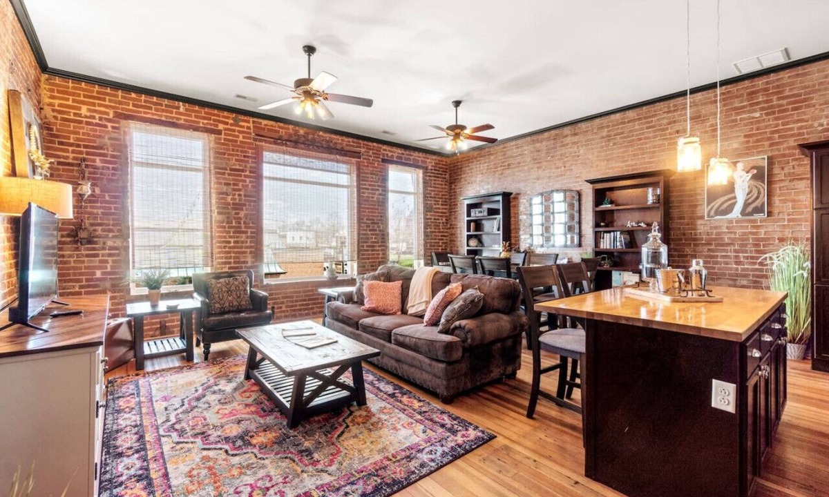 Perryville Apartment | Downtown Urban Loft #9
