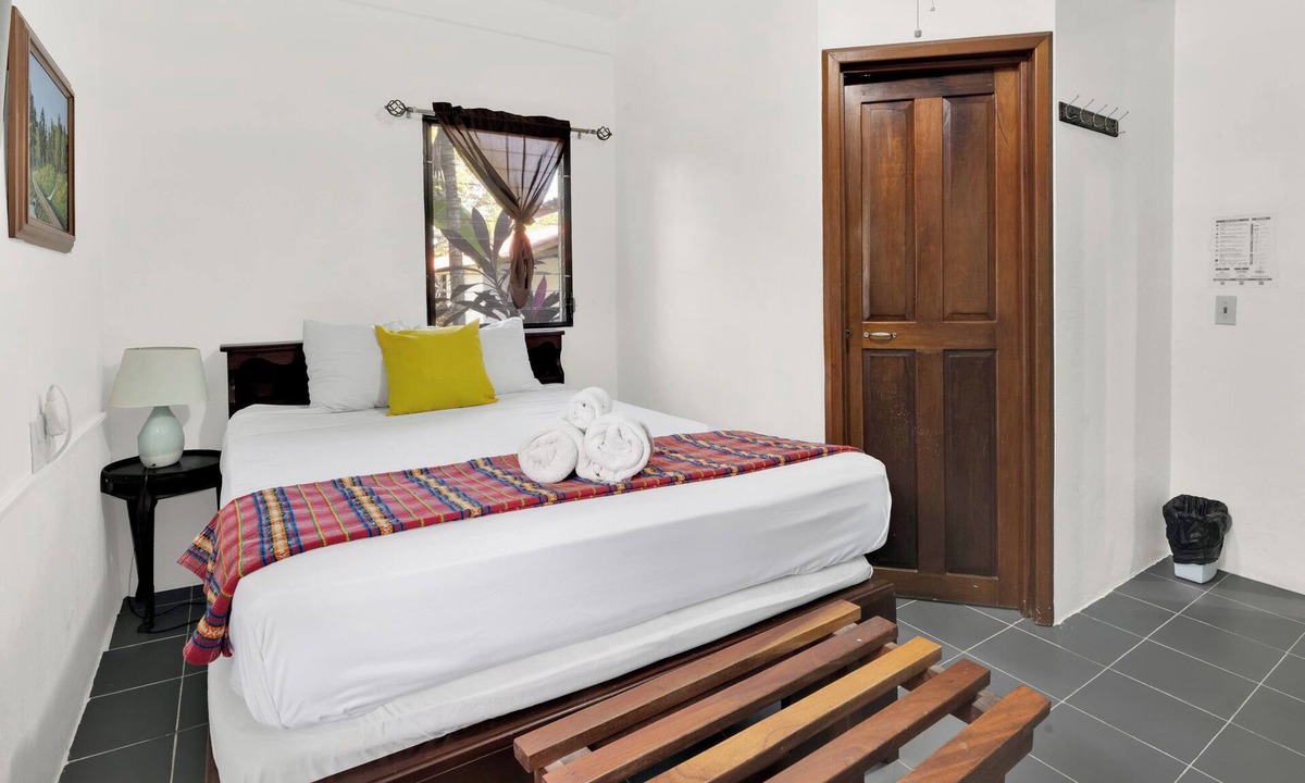 Santa Elena Hotel | Drift Inn Cayo
