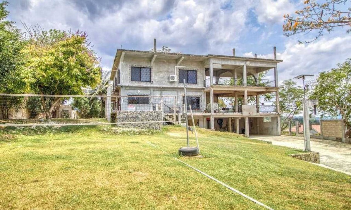 Santa Elena House | Family Estate with High-Speed WiFi, Private Pool, Basketball, Office, & Patio