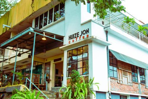 Kauman Hostel | Huize Jon Hostel