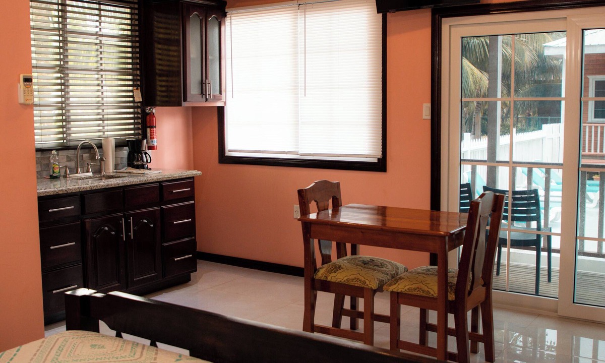 Dangriga Bed & Breakfast | Hummingbird Estate Cabanas
