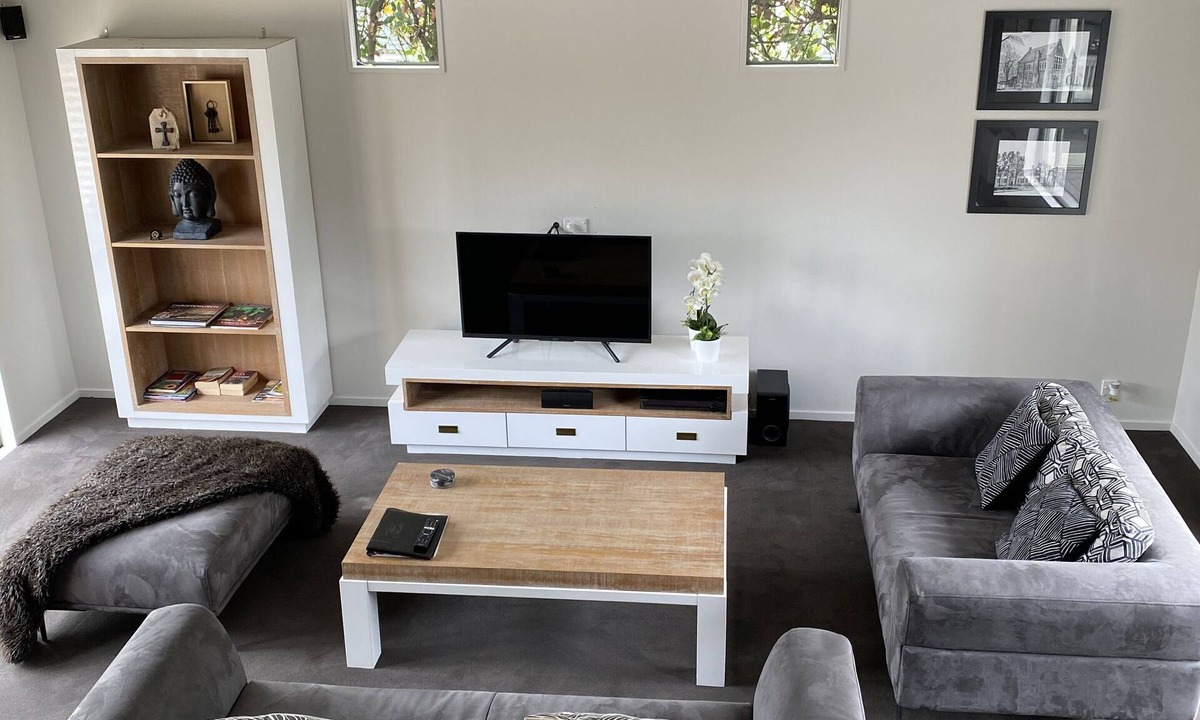 Riccarton House | Large luxury family friendly townhouse close to Hagley park and town