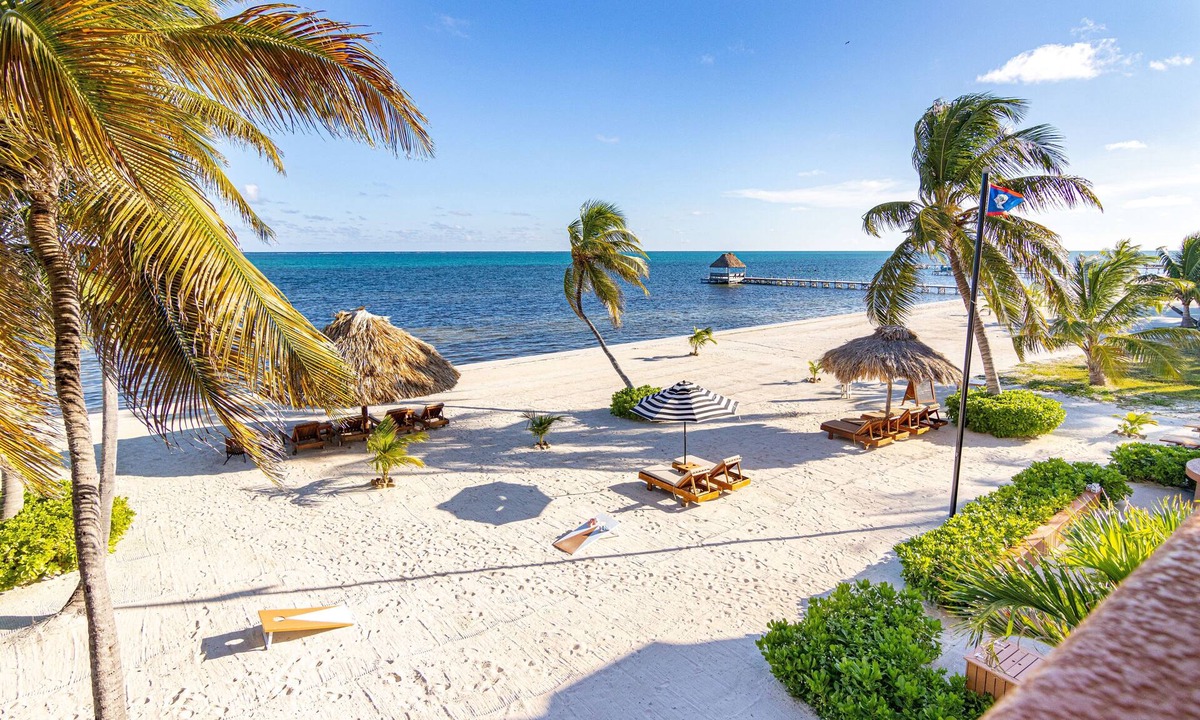 San Pedro Resort | Lighthouse Beach Villas 3br/2ba Beachfront Villa Playa