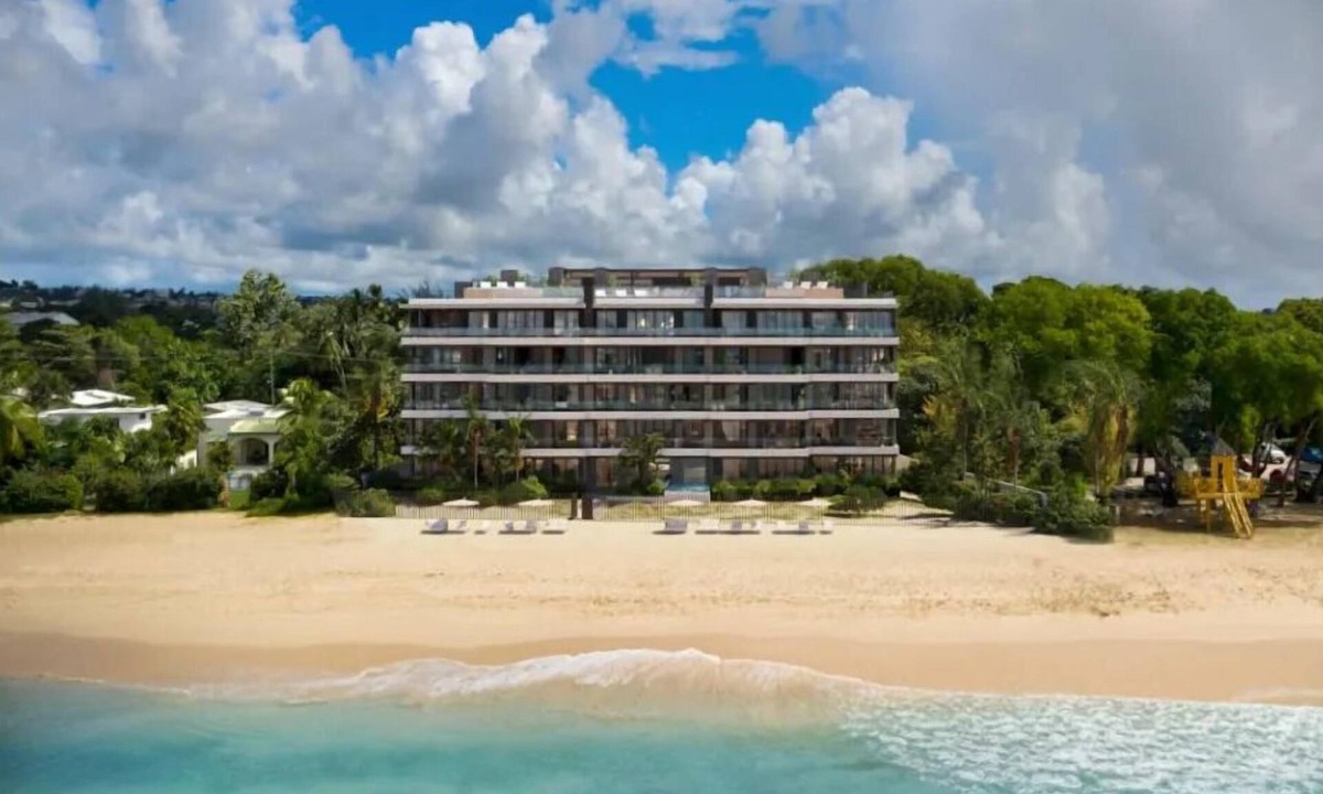 Brighton Condo | Luxurious Oceanfront Condo with Rooftop Pool on Brighton Beach– Sleeps 4