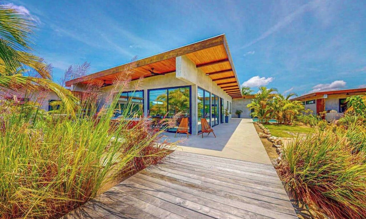 Placencia Villa | Luxury water view villa with splash pool, high speed WiFi & dog-friendly vibes