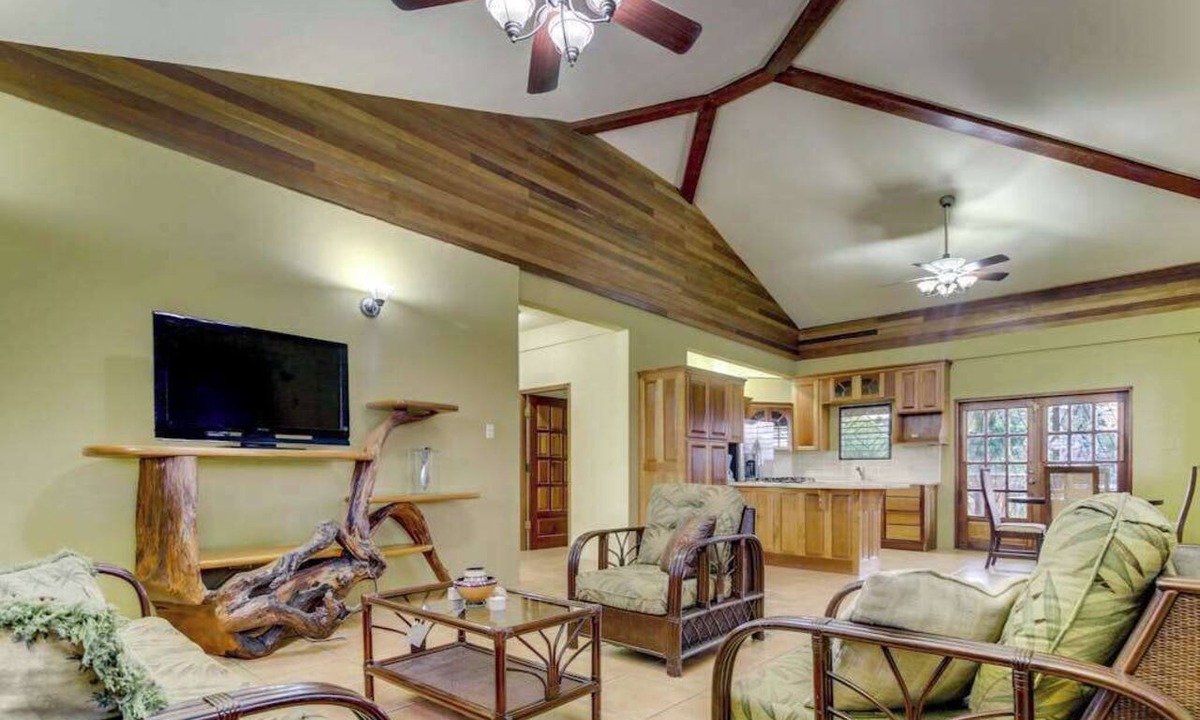 San Ignacio Villa | Modern Villa Home in Quiet Neighborhood w Balcony, WiFi, AC - Ideal for Day Trips