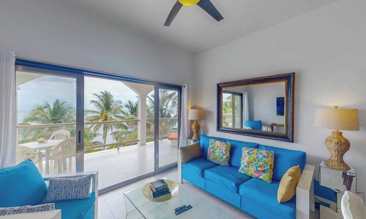 San Pedro Condo | Oceanfront apartment on the beach with great ocean views, pool, WiFi & AC