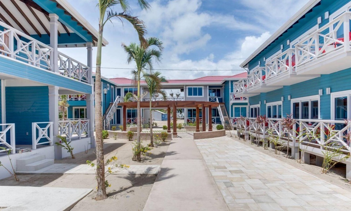 Placencia Resort | Oceanfront Condo w/ Balcony, Kitchen, & WiFi - Steps to Beach, Dining, & Shops