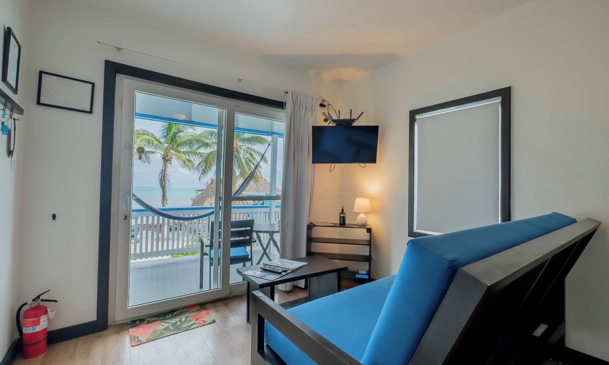 San Pedro Hotel | Oceanview Corner Suite | Top-Floor Retreat at Aqua Vista – Suite 4