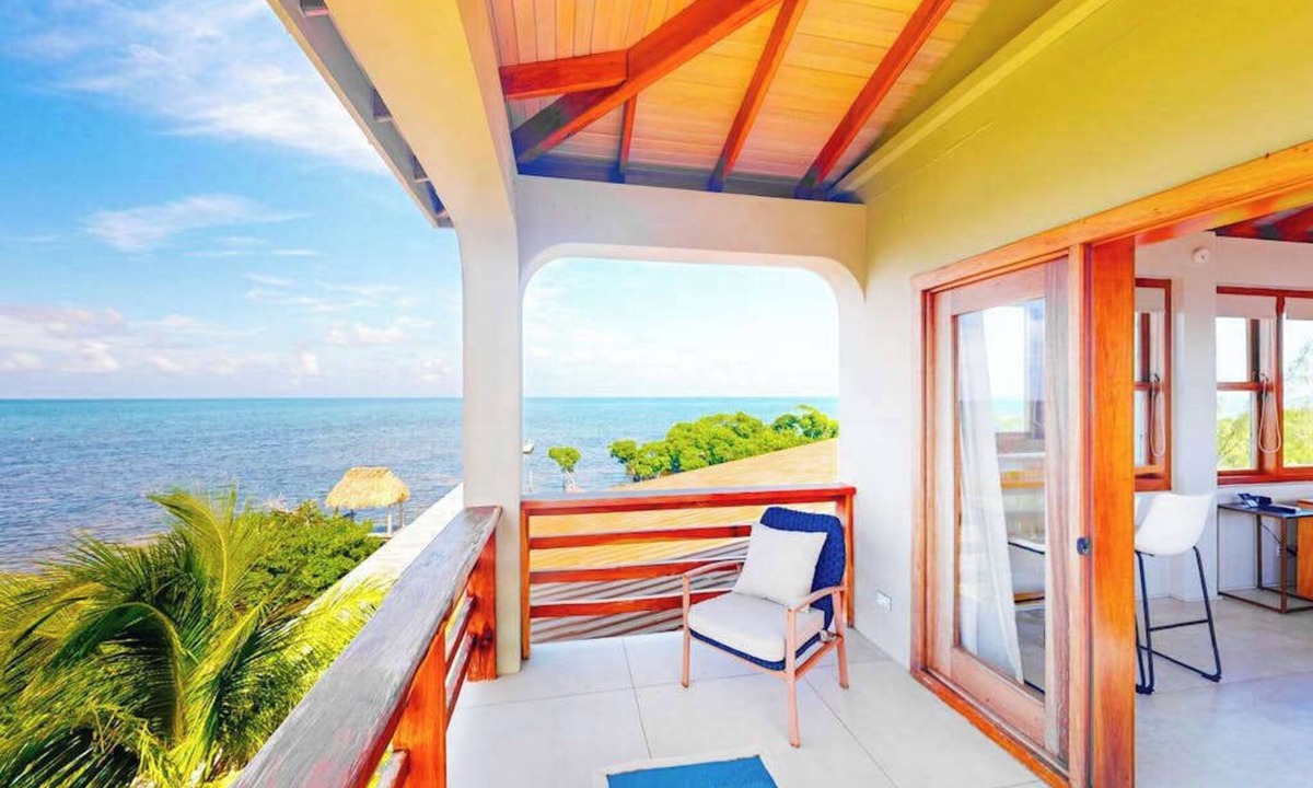 Caye Caulker Apartment | Panoramic loft with beach, pool, canoe, dock, & grill access - scenic balcony