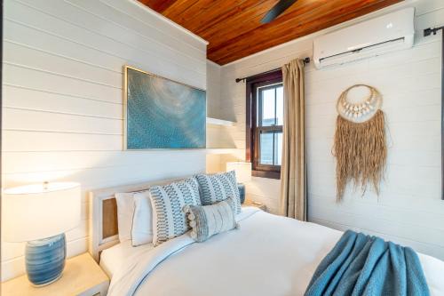 San Pedro House | Paradise Cottage and Mistico Beach Club plus Boat Shuttle