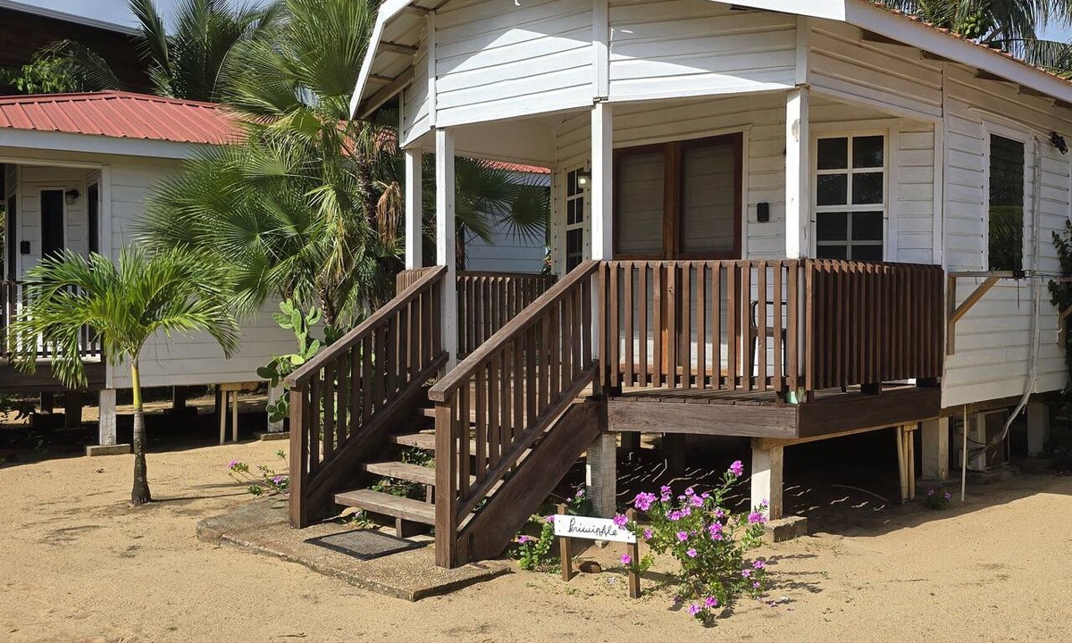 Hopkins Cottage | Periwinkle Cabana - Cozy studio style cabana in Friendly Hopkins Village with AC