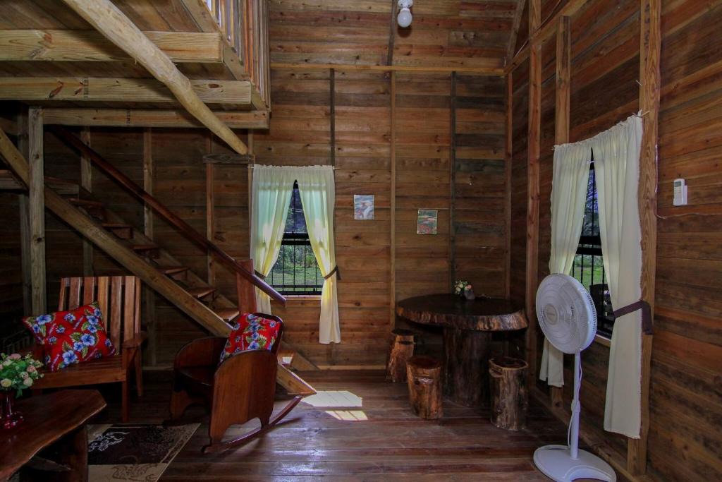 Santa Elena House | Pilgrims Paradise Cabin 2