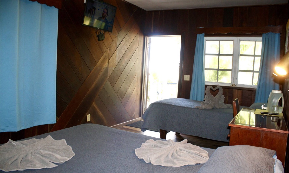 Alta Mar Hotel | San Pedro Holiday Hotel