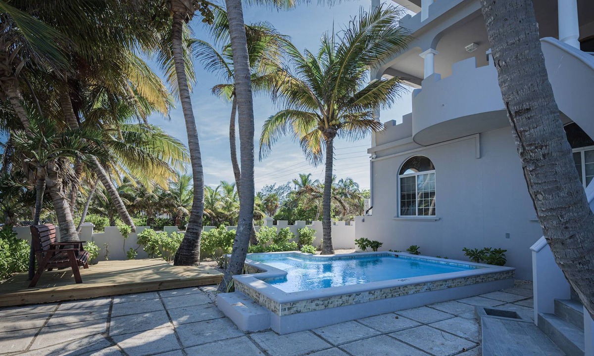 San Pedro Apartment | Sandcastle Ocean view apartment with pool