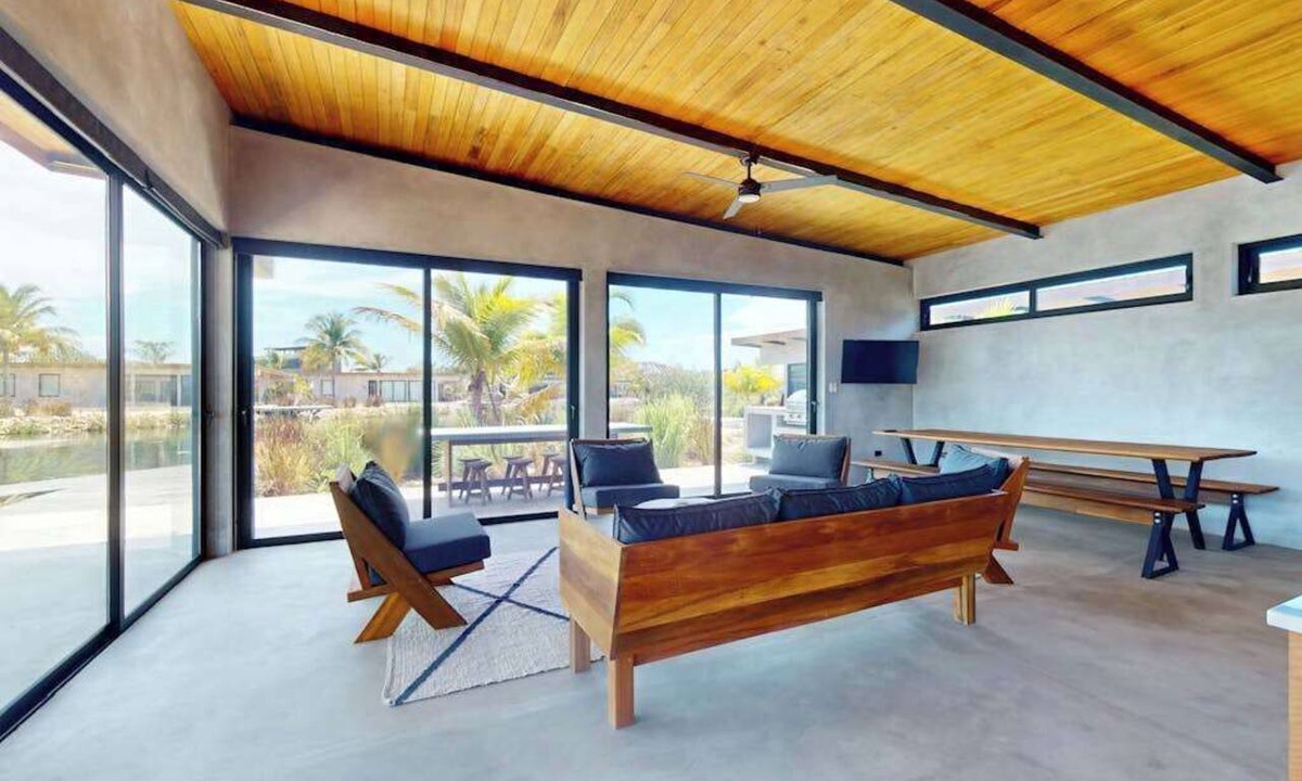 Placencia Villa | Spacious dog-friendly villa with king beds, private pool, water views & BBQ deck