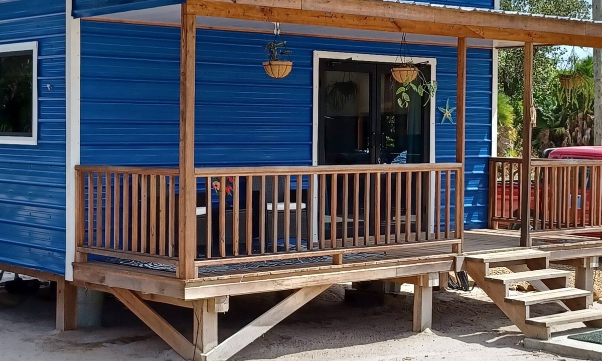 Placencia House | Starfish Cabana: Great Sleep & Shared Pool
