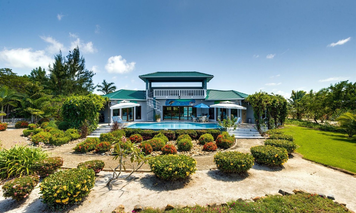 Placencia Villa | Stunning 3BR Lagoon Home with Sunset Rooftop Deck