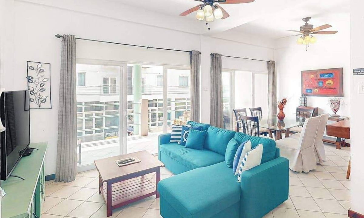 San Pedro Condo | Stylish condo near the beach with pool, fast WiFi, partial ocean views & AC