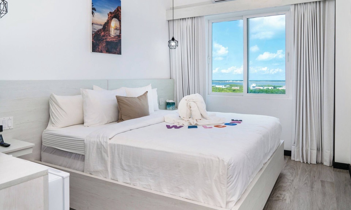 San Pedro Hotel | Sunset View Room – Unit 514 | The Watermark Hotel