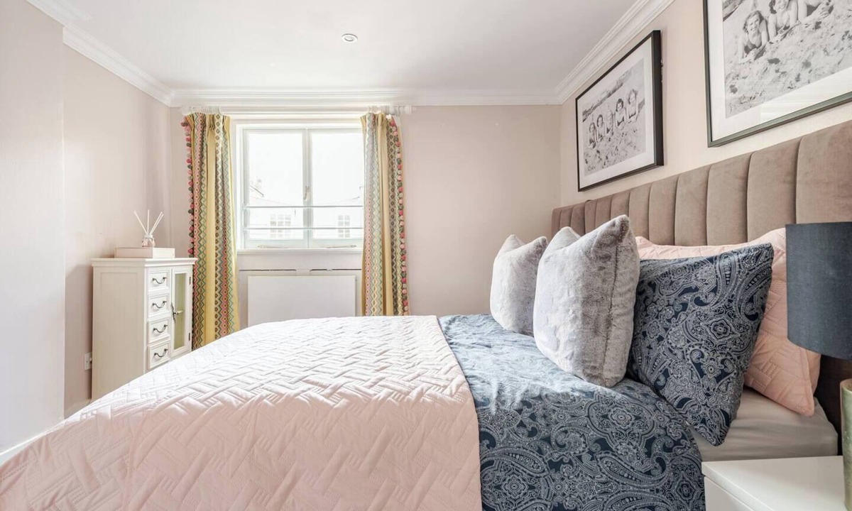 Belgravia House | The Belgravia Mansion — Sleeps 12, Grand Estate