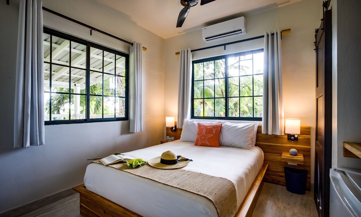 Placencia House | THE SEA GLASS INN
