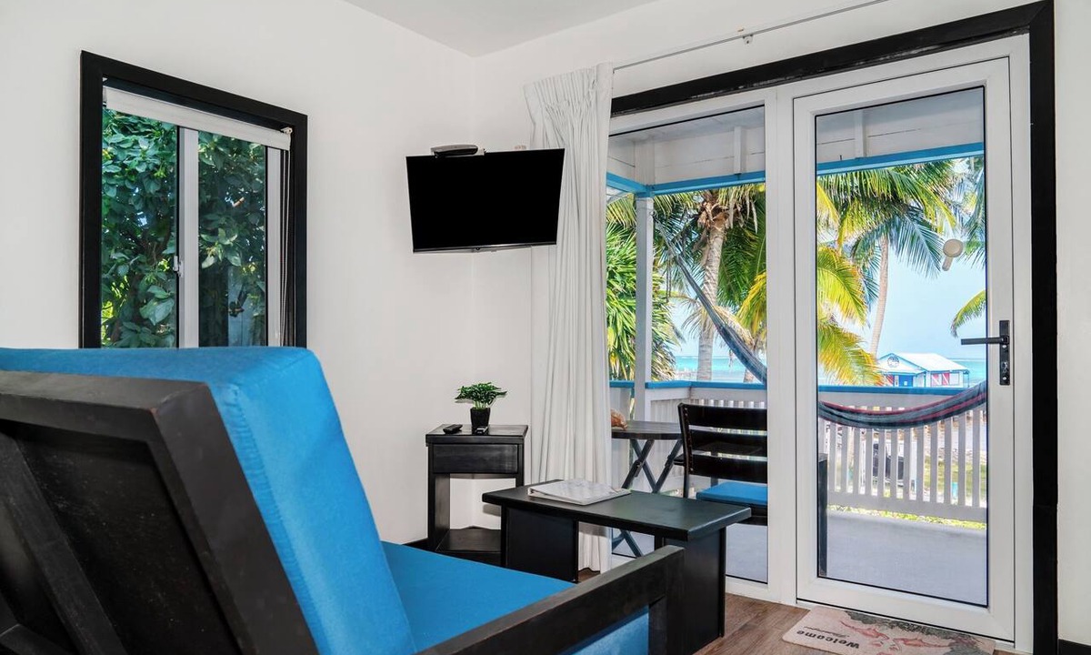 San Pedro Hotel | Top-Floor Corner Beachfront Suite with Reef Views | Aqua Vista – Suite 6