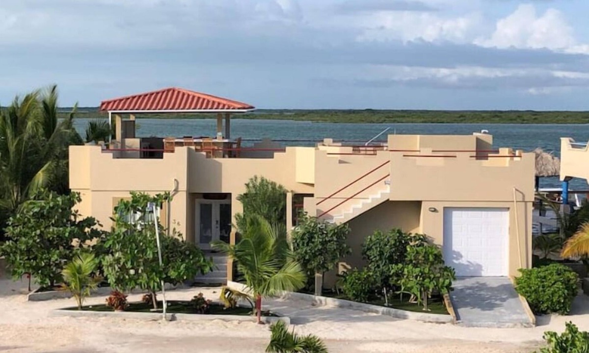 San Pedro Villa | Tranquility Cove Villa: Rooftop Palapa Bar & Dunk Pool