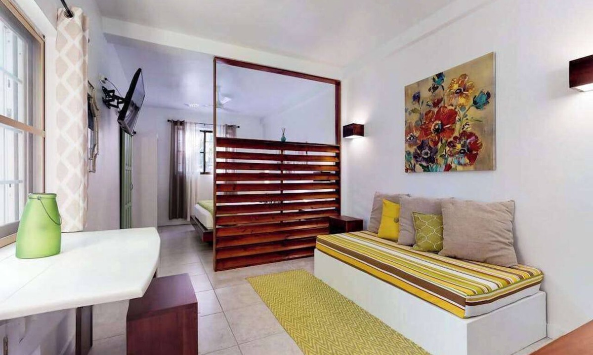 Caye Caulker Apartment | Tropical studio w patio, WiFi, AC - steps to the sea, water taxis & restaurants