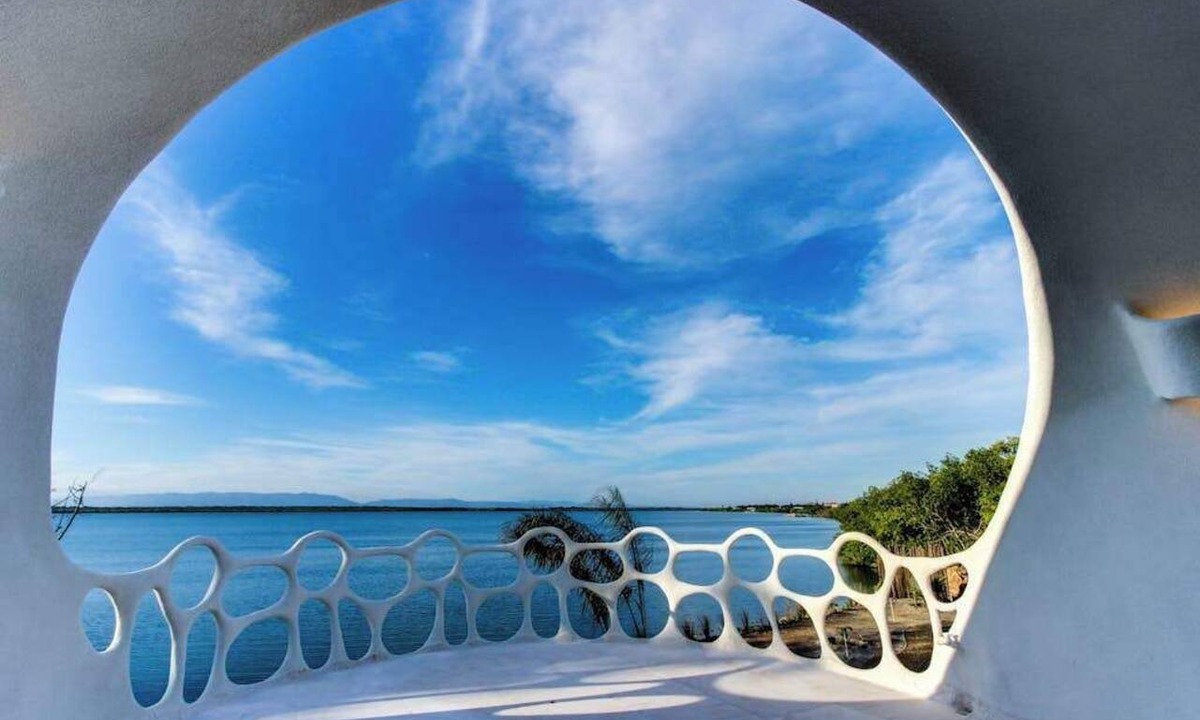 Cocoplum Apartment | Unique waterfront studio with AC, pool, bikes, & kayaks