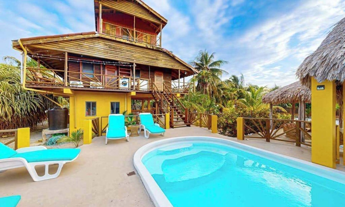 Boca Ciega House | Waterfront villa with private pool, balcony, partial AC, fast WiFi - near beach