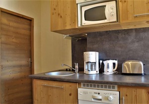 100m from ski slopes, 3rd floor, swimming pool, sauna, balcony, tv, ski locker, 30m², Risoul in Risoul