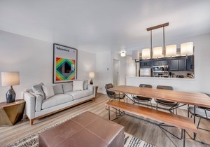 Comfortable condo with fireplace & washer/dryer - close to slopes in Jackson